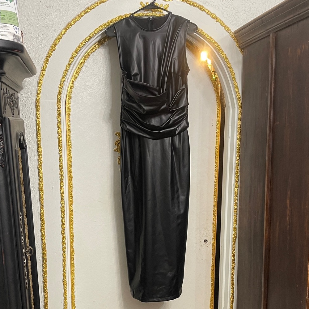 Boutique Black Faux Leather High-Neck Sleeveless Size L